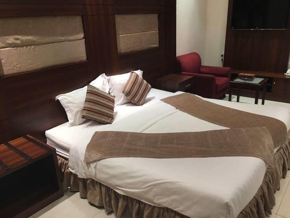 Baron Palace - Almasif Hotel Apartments Riyadh Exteriör bild